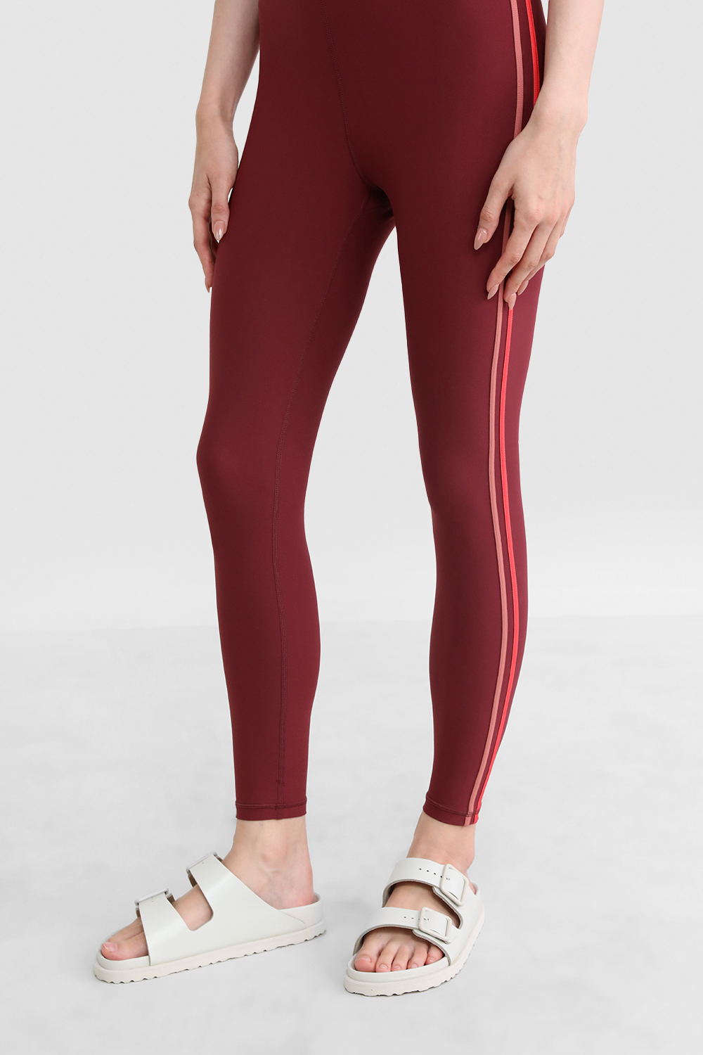 תמונת כל הלוק של כפכפי סליידס אריזונה 1774 מעור